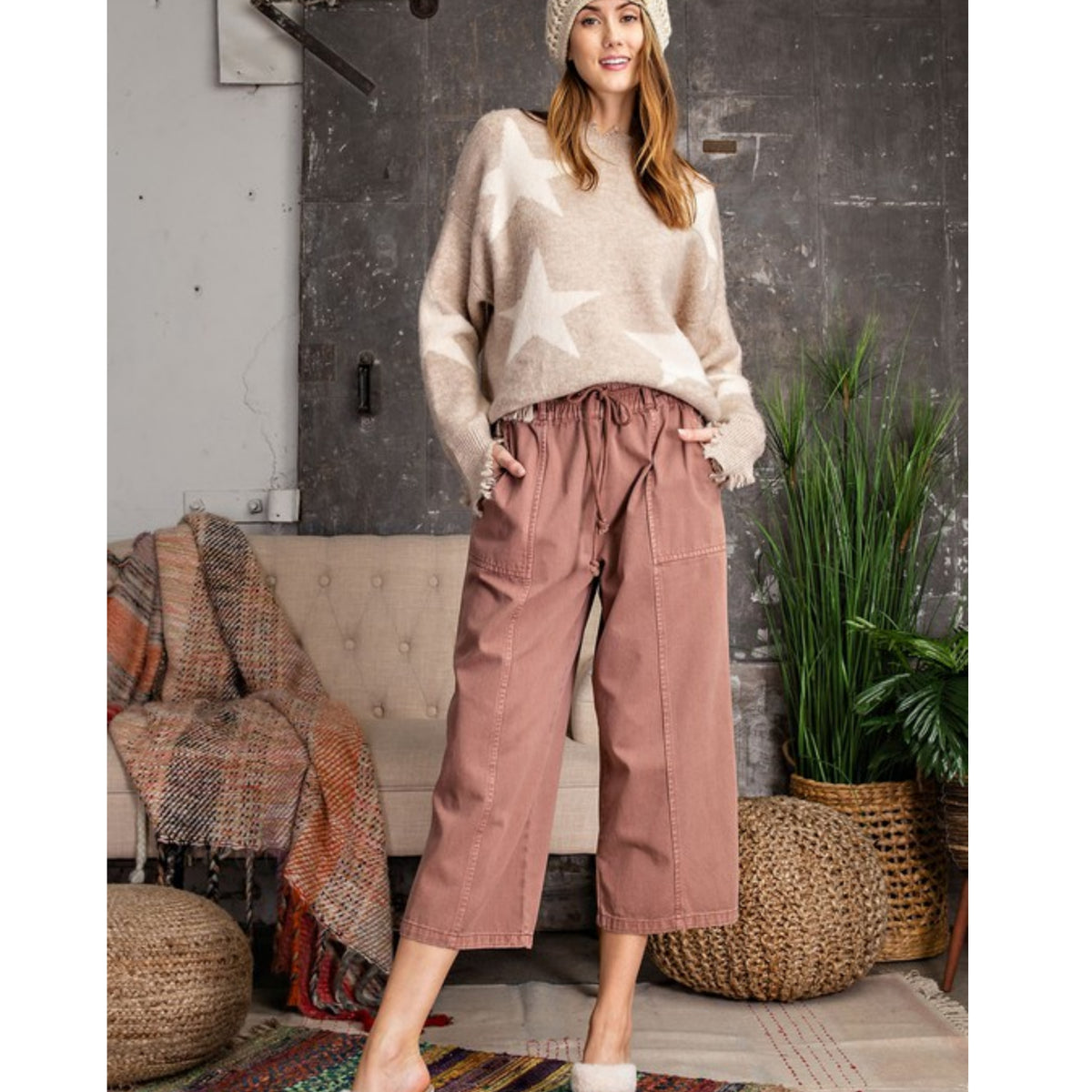Get the look: white tee and pleated linen pants #baggy #pants