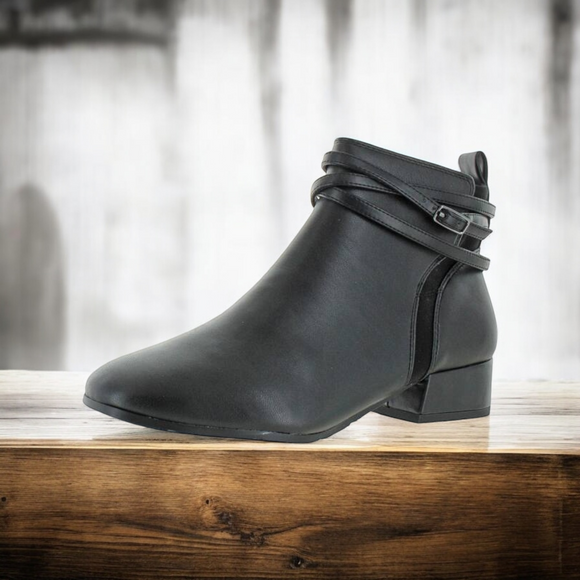 Easy Spirit DAE 3 Ankle Bootie