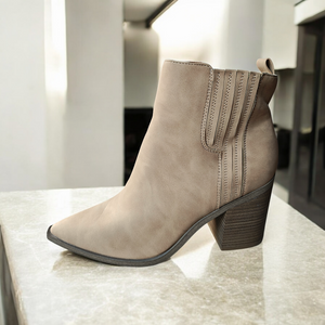 UNIVERSAL THREAD Heeled Whitney Boots