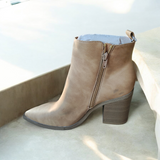 UNIVERSAL THREAD Heeled Whitney Boots