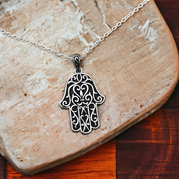 GIANI BERNINI Hamsa SS Pendant Necklace