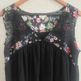 POL Lace Detailed Sleeveless Top