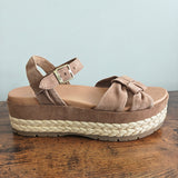 UGG Neusch Platform Sandal