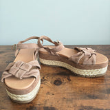 UGG Neusch Platform Sandal