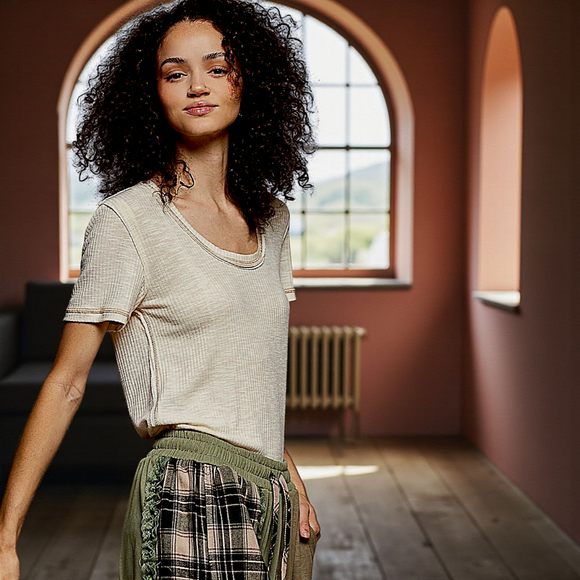 Ribbed Scoop Neck Tee